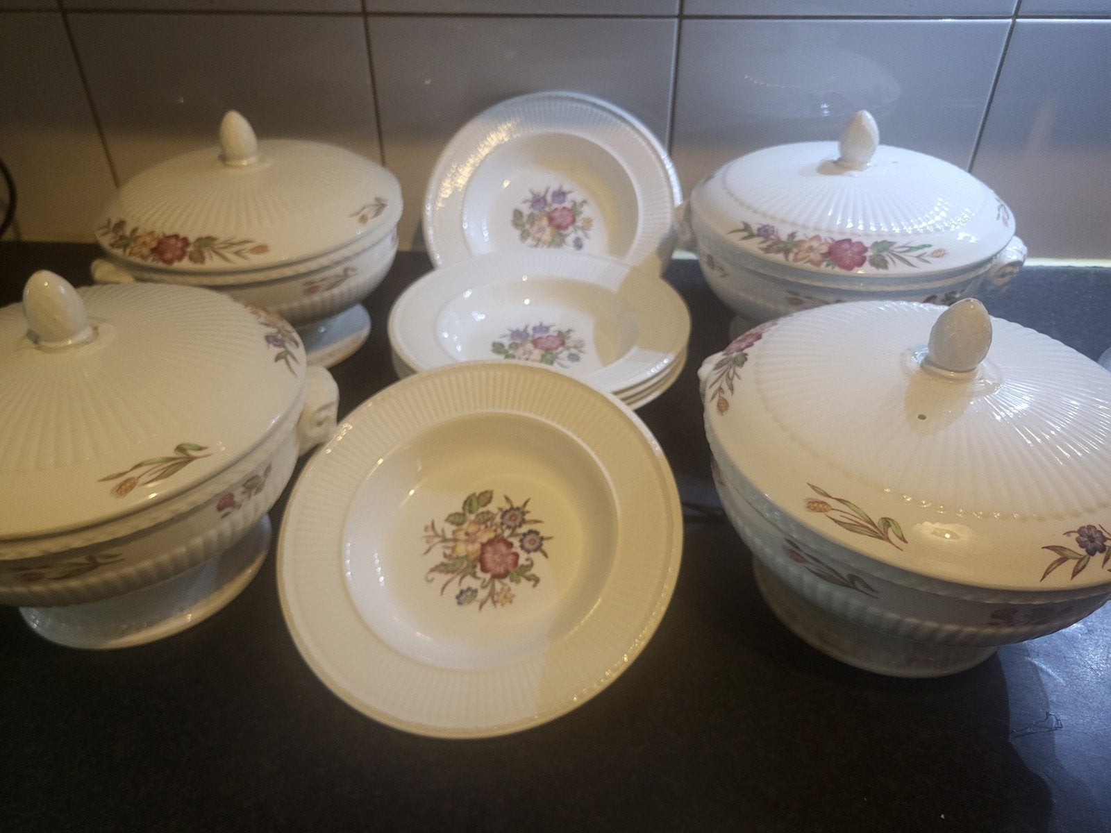 Mooi Wedgwood Edme servies - 4 dekschalen, 6 diepe borden, Huis en Inrichting, Keuken | Servies, Ophalen of Verzenden