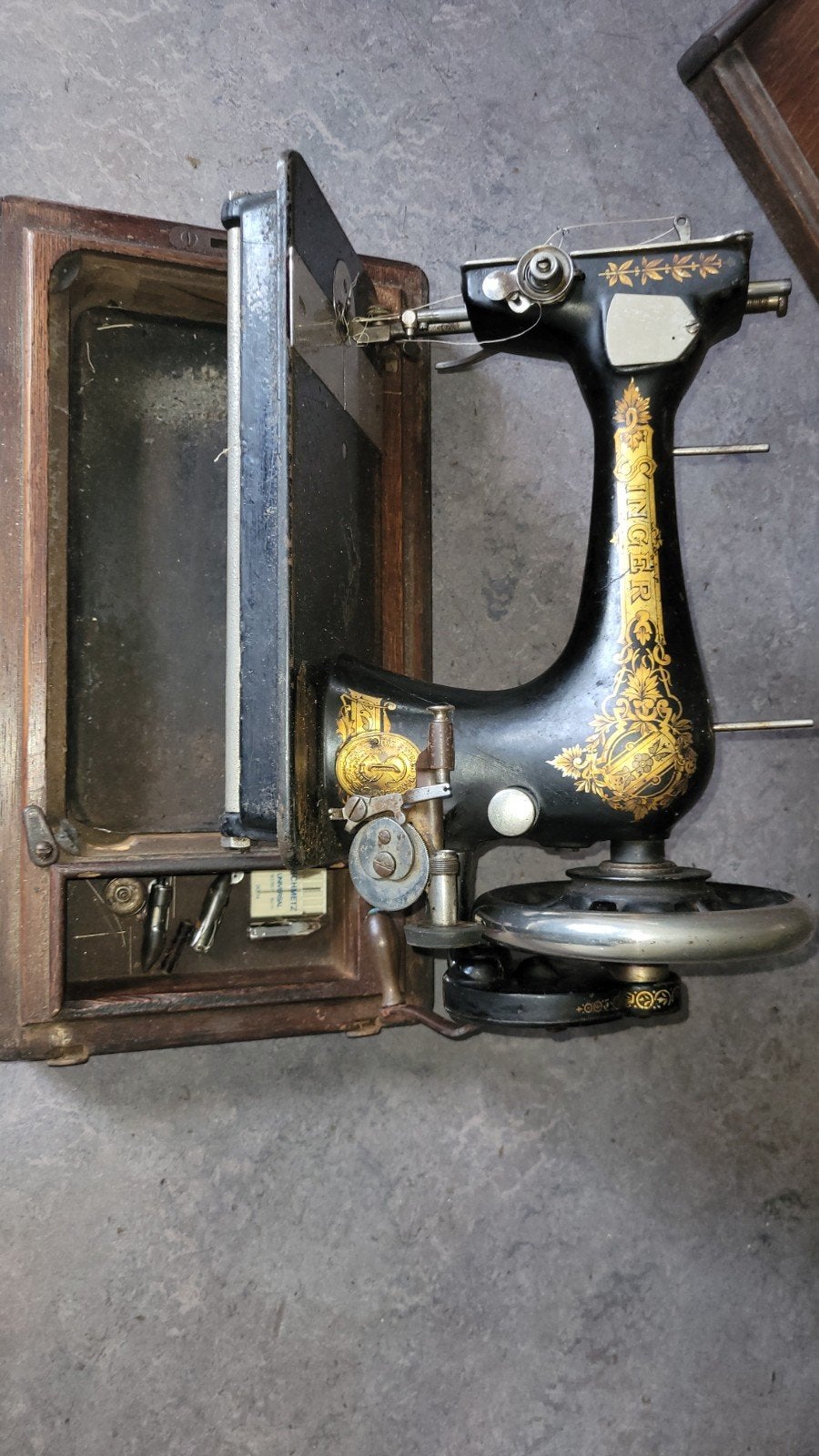 Antieke Singer Naaimachine met Houten Kap, Ophalen