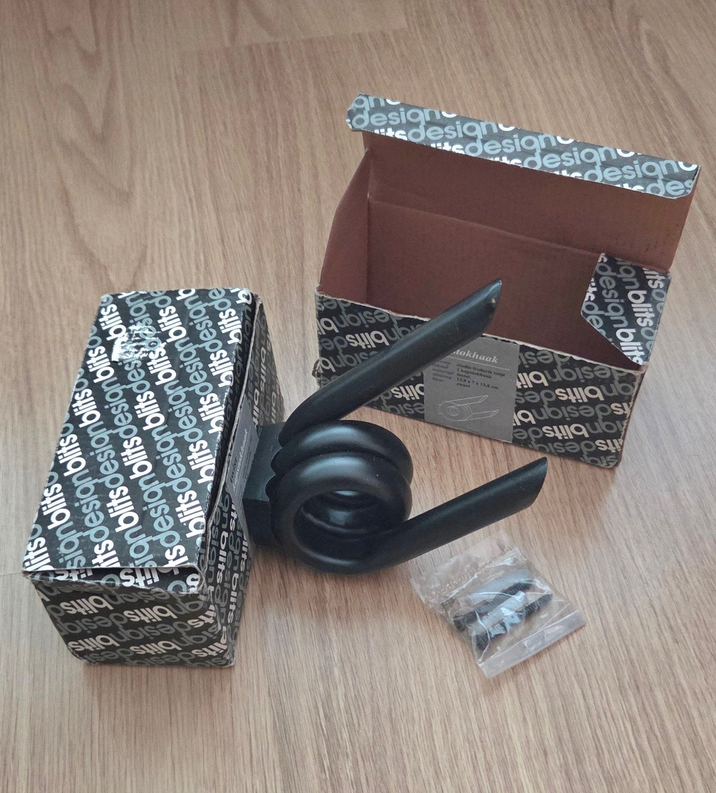 Blitsdesign Twist 2 kapstok haken 
Prikkeldraad zwart., Huis en Inrichting, Woonaccessoires | Kapstokken, Ophalen of Verzenden