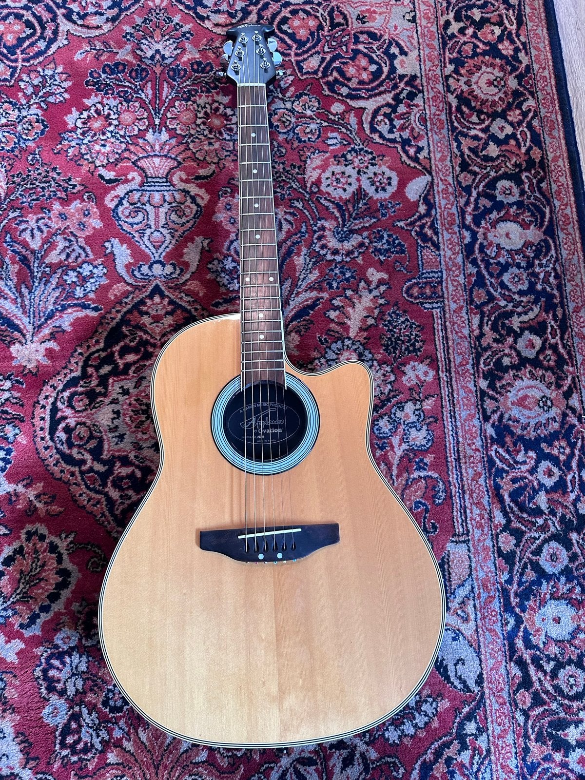 Applause by Ovation AE28 akoestische gitaar met piëzo-elemen