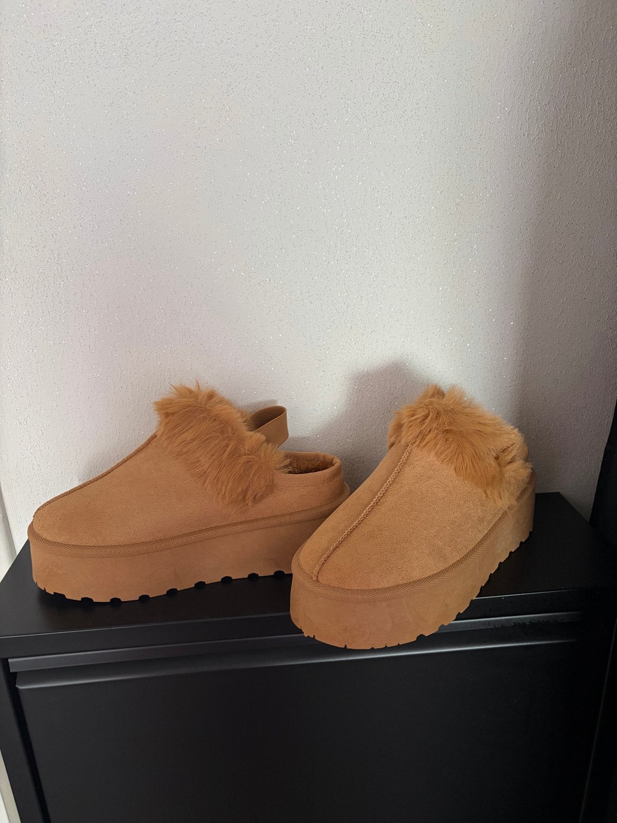 Ugg Nieuwe bruine schoenen / klompen met bont, maat 37, Kleding | Dames, Schoenen, Bruin, Overige typen, Nieuw, Ophalen of Verzenden