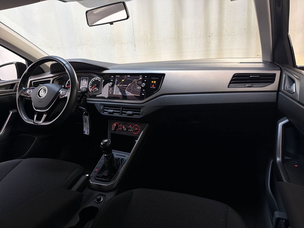 Volkswagen Polo 1.0 TSI R-Line Edition Parkeersensoren Navig, Auto's, Volkswagen, Voorwielaandrijving, Gebruikt, Met garantie (alle)