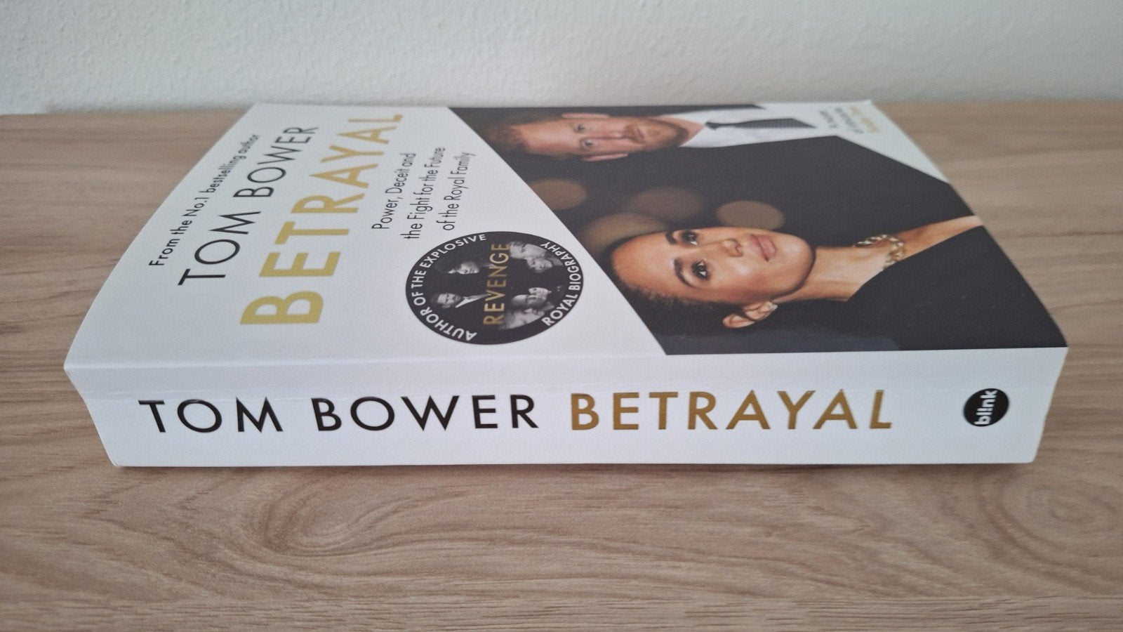 Betrayal, over prins Harry en Meghan Markle, Ophalen of Verzenden, Zo goed als nieuw