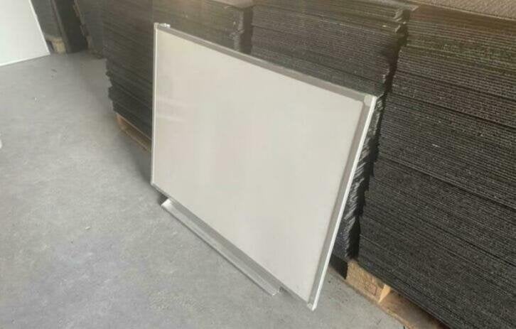 Whiteboard en prikbord nu in de aanbieding ?15,-, Prikbord, Niet ingevuld, Zo goed als nieuw, Niet ingevuld