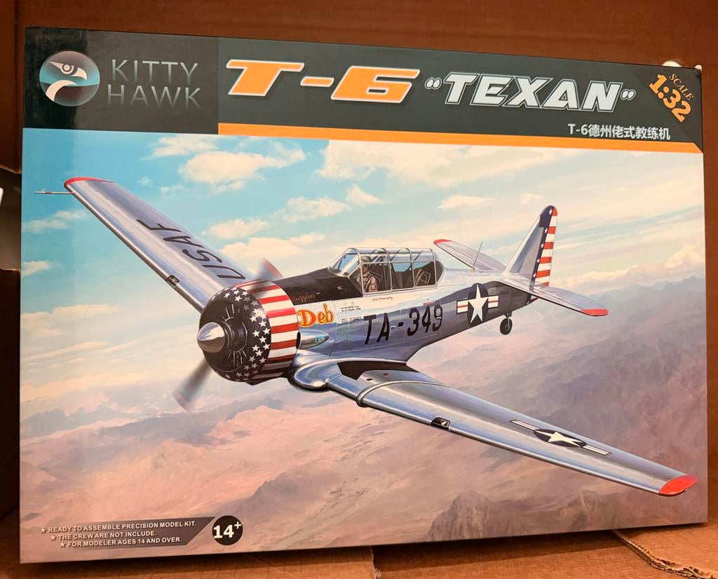 Kitty Hawk T-6 Texan 1:32 Schaal Modelbouw Vliegtuig, Ophalen of Verzenden, Zo goed als nieuw