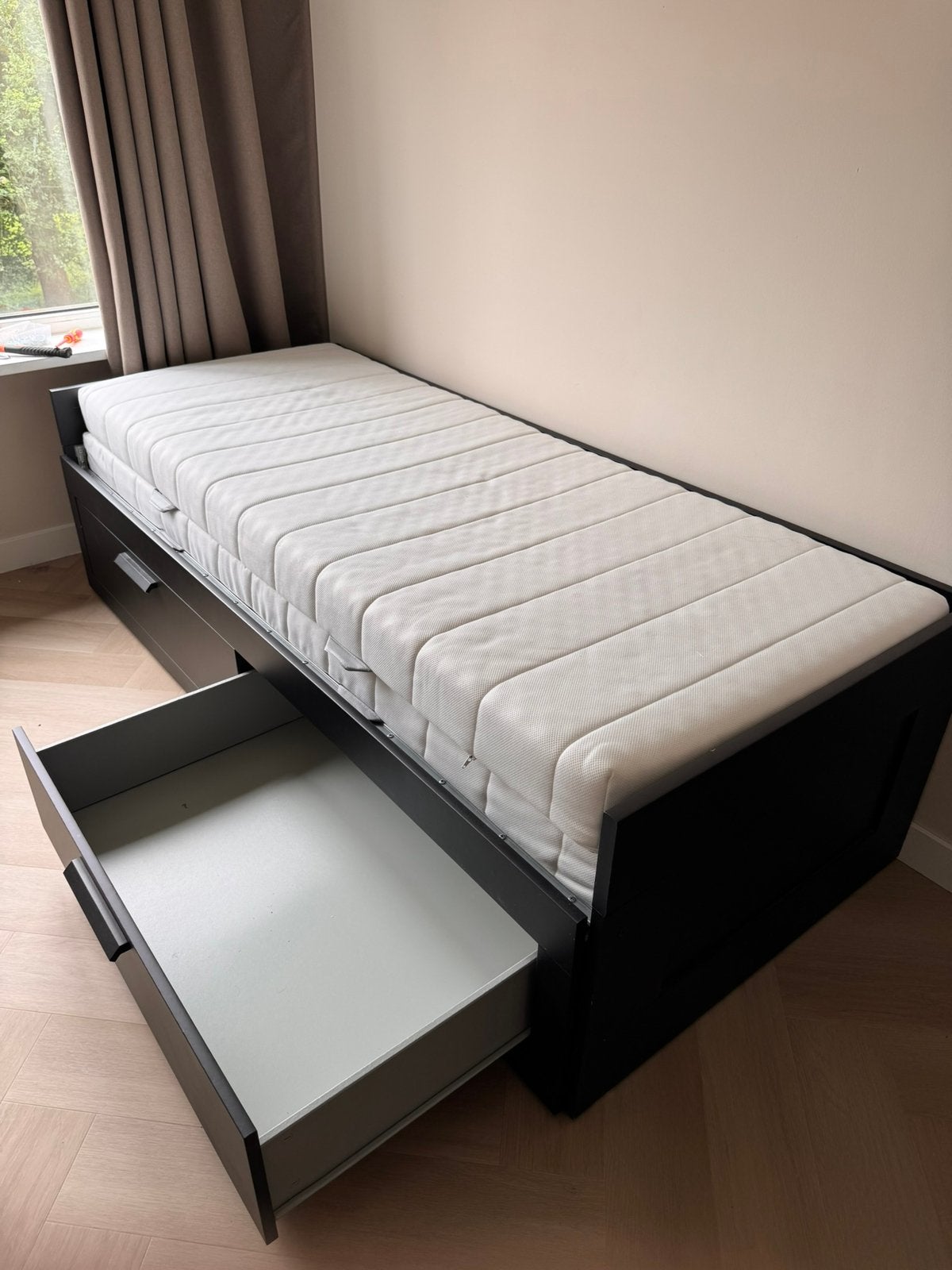 IKEA BRIMNES uitschuifbed (+matras), Ophalen, Zo goed als nieuw, Tweepersoons, 160 cm