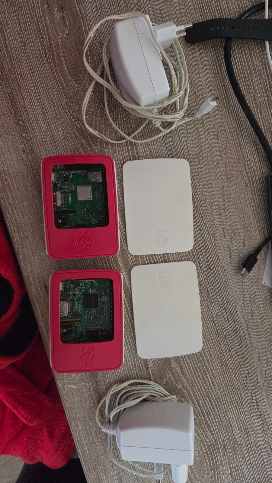 Raspberry Pi 3B en 3B+ met behuizing en adapters, Ophalen of Verzenden, Minder dan 2 Ghz