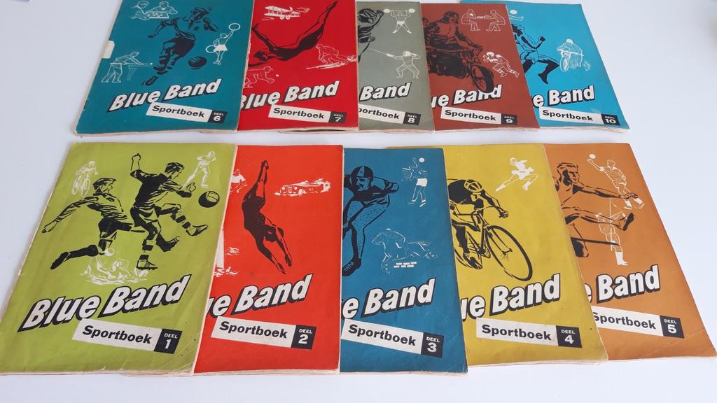 Zeer oude sportboekjes in map van Blue Band € 2,50, Verzamelen, Retro, Ophalen of Verzenden, Huis en Inrichting