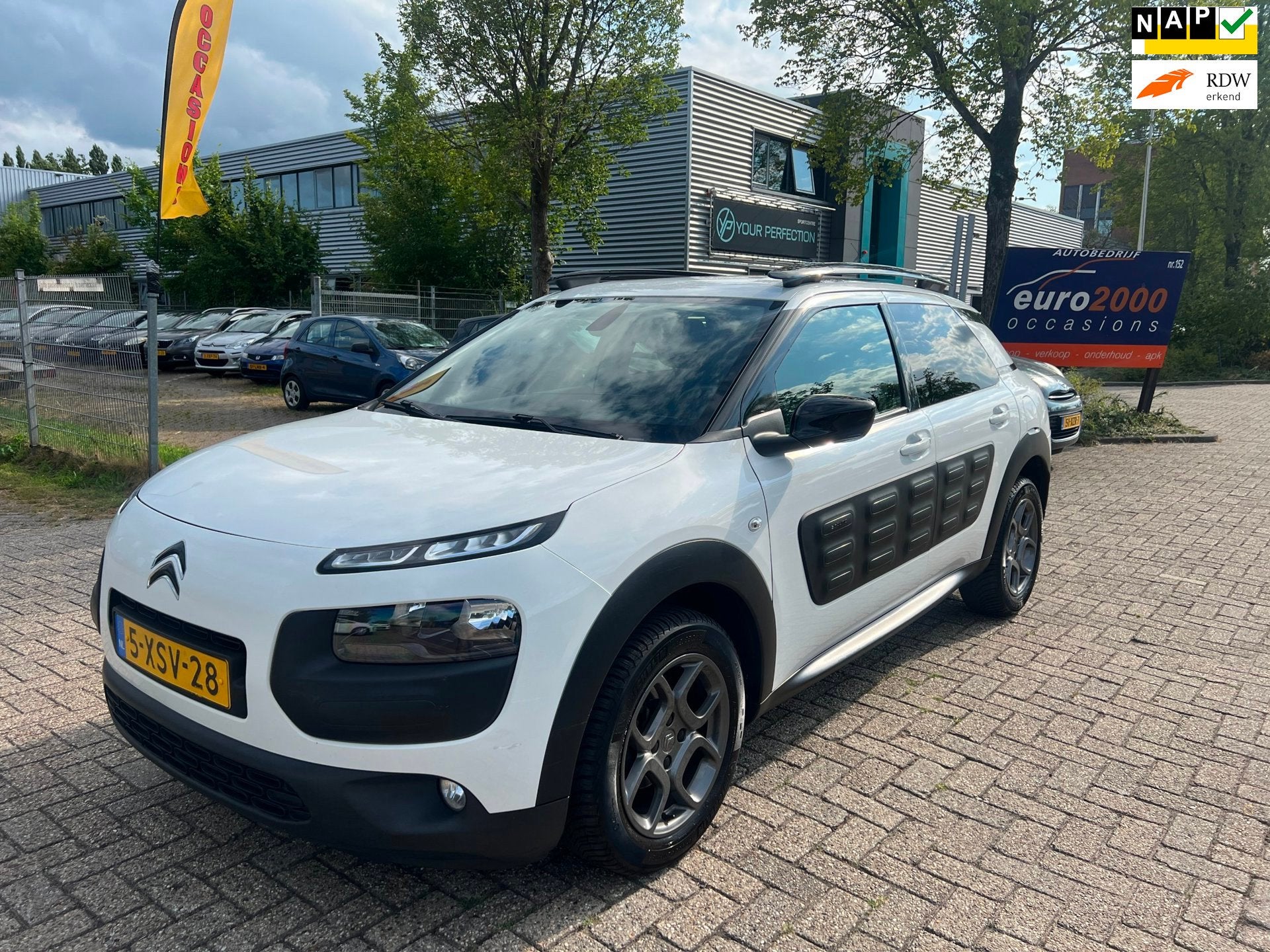 Citroen C4 Cactus 1.2 e-VTi Shine - AUTOMAAT - CAMERA - NAP, Auto's, 82 pk, Parkeersensor, Origineel Nederlands, Bedrijf