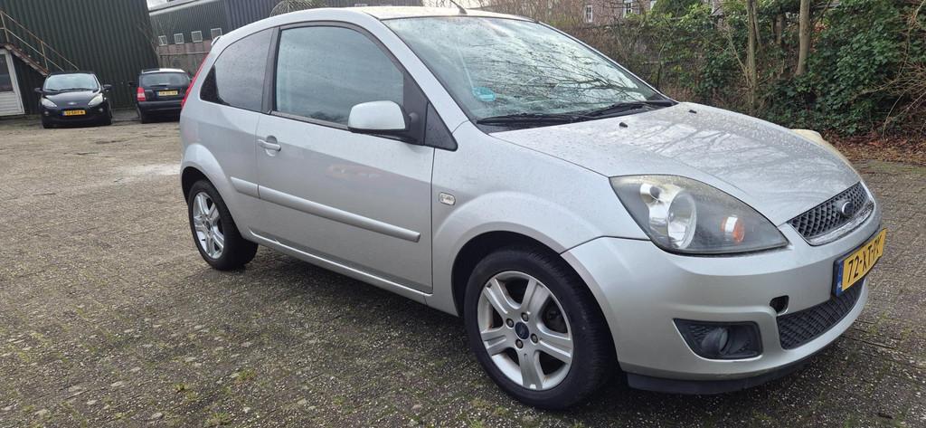 Ford Fiesta 1.3-8V Futura NIEUWE APK AIRCO KETTING, 1299 cc, 4 cilinders, Metallic lak, Origineel Nederlands