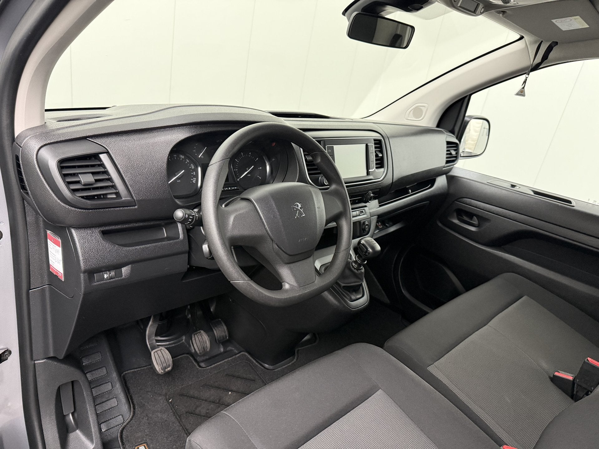 Peugeot Expert 2.0 BlueHDI 145PK S&S Lang | Multimedia | Nav, Auto's, Voorwielaandrijving, Stof, 4 cilinders, Zilver of Grijs