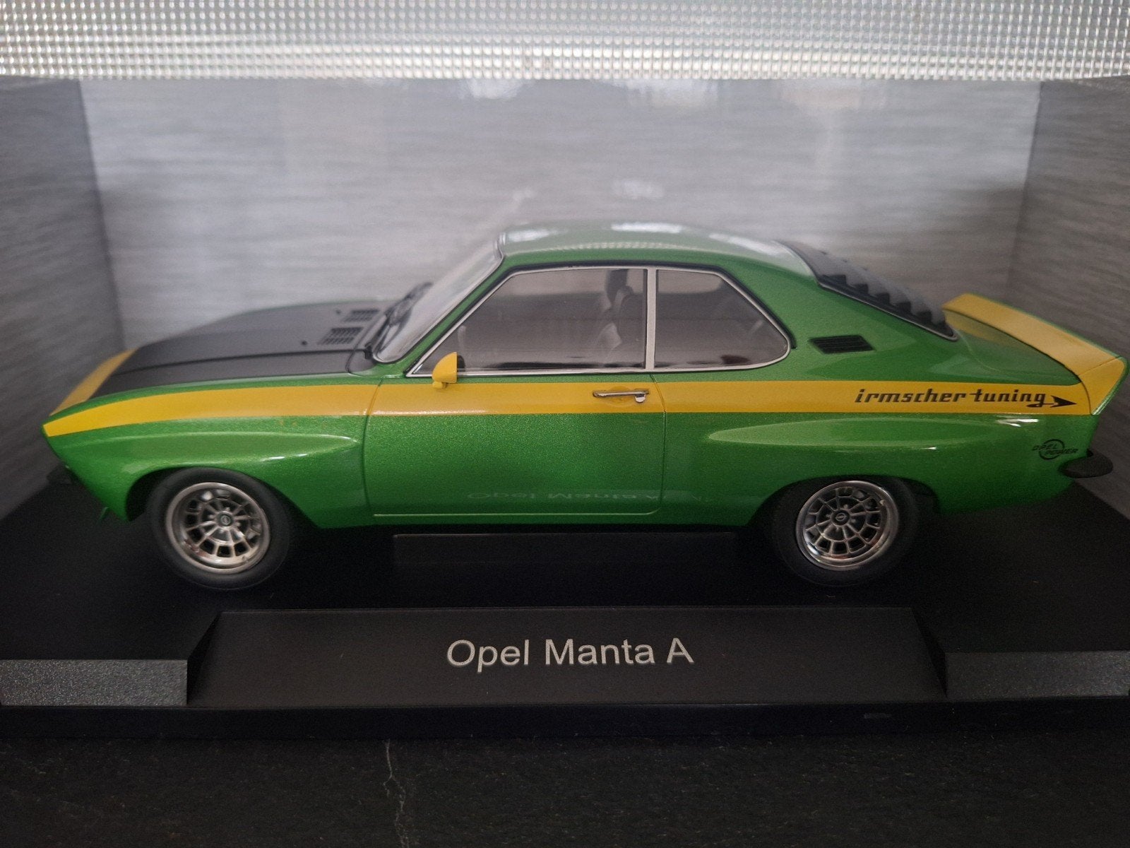 Opel Manta A 1974 Schaal 1:18, Hobby en Vrije tijd, Modelauto's | 1:18, Overige merken, MCG, Nieuw, Ophalen of Verzenden