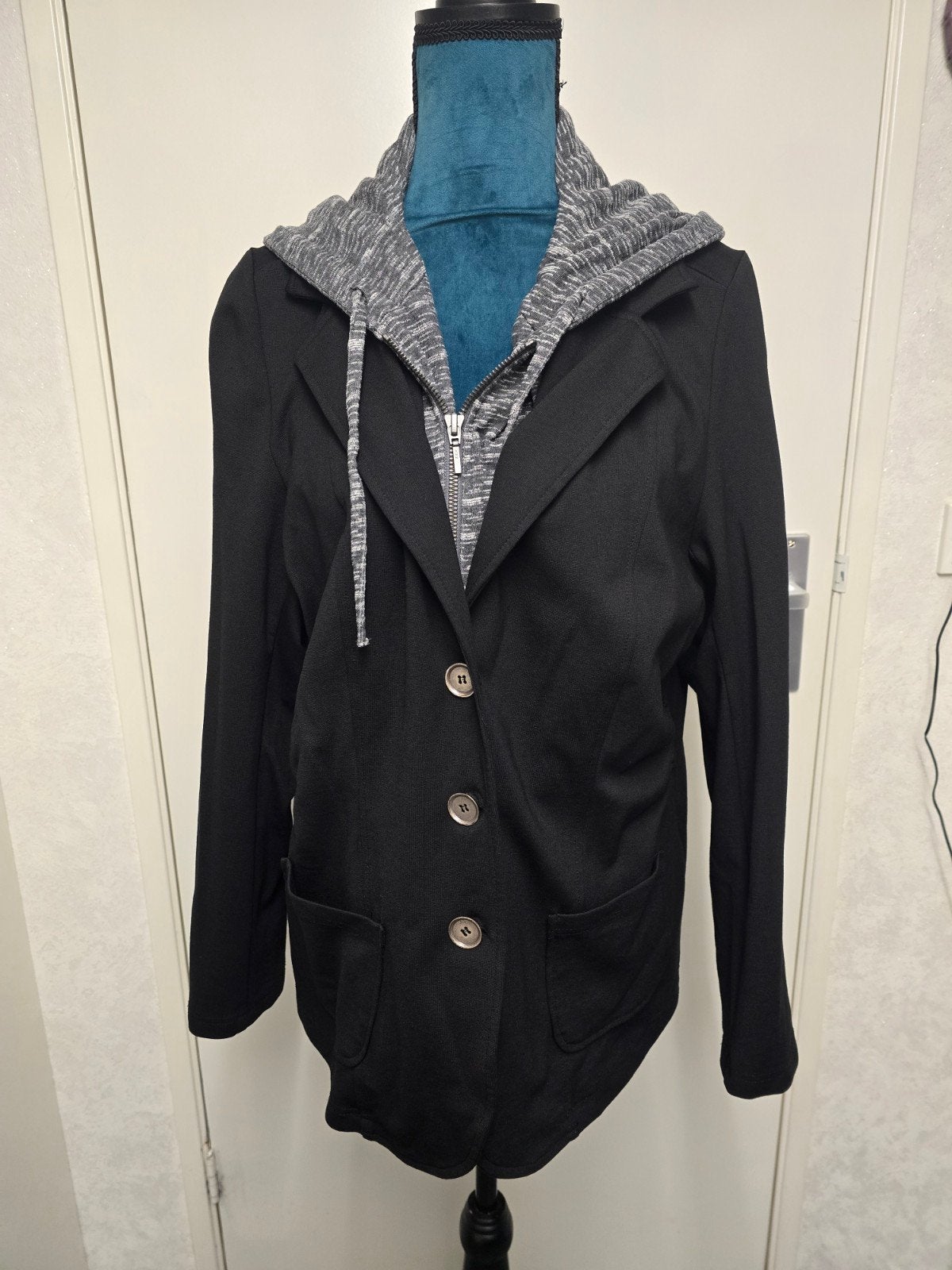 sportieve zwart met grijze blazer met capuchon, Ophalen of Verzenden, Zo goed als nieuw, Maat 42/44 (L), Zwart