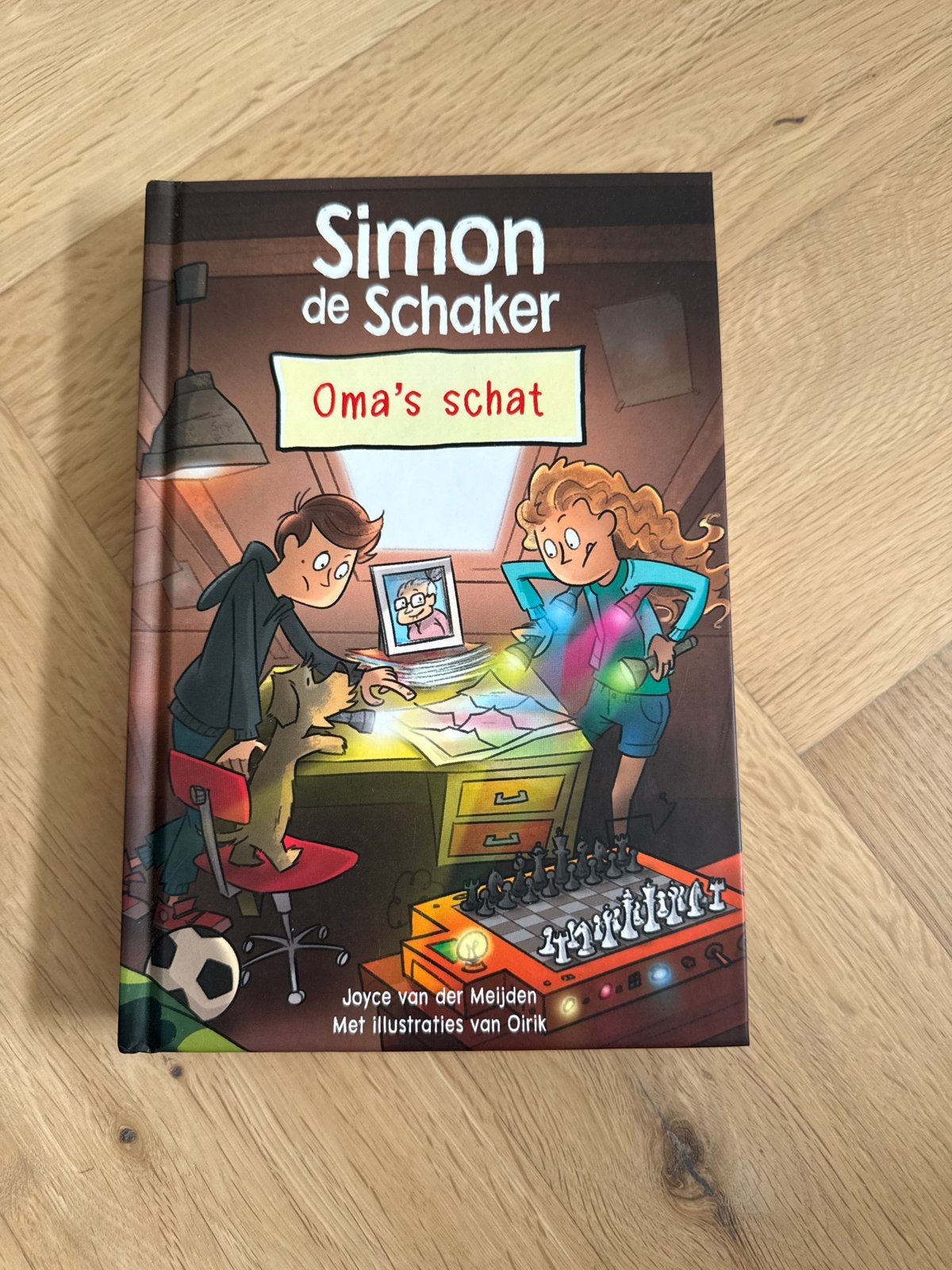 Simon de Schaker - Oma's schat (Deel 2), Boeken, Ophalen of Verzenden, Zo goed als nieuw, Fictie
