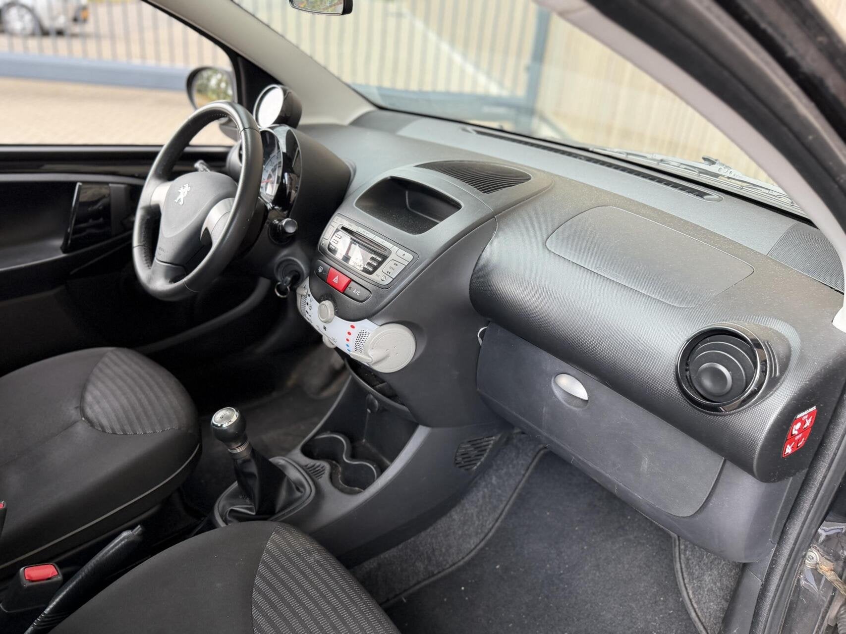 Peugeot 107 1.0 Envy AIRCO | ELEK.RAMEN | FACELIFT, Auto's, Voorwielaandrijving, Euro 5, Gebruikt, 4 stoelen