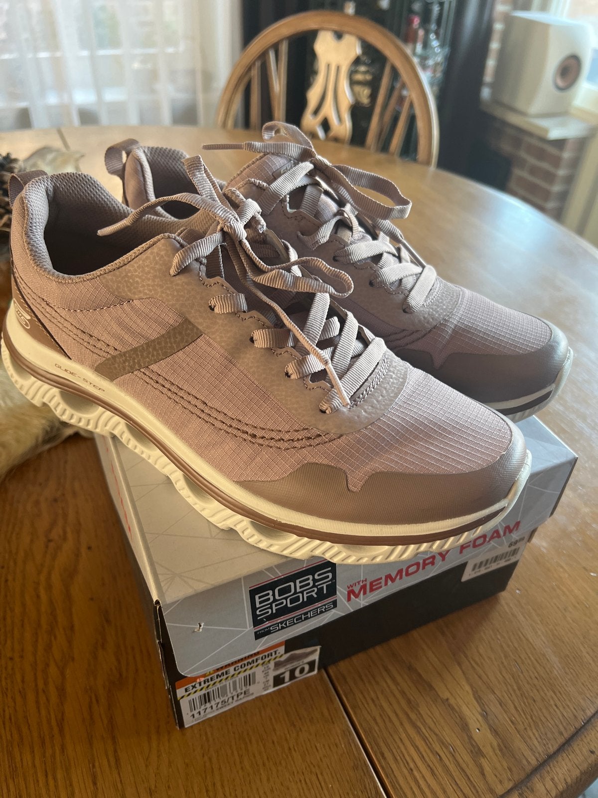Zo goed als nieuwe taupe dames Sketchers sneakers - Maat 40, Kleding | Dames, Ophalen of Verzenden, Zo goed als nieuw, Overige kleuren