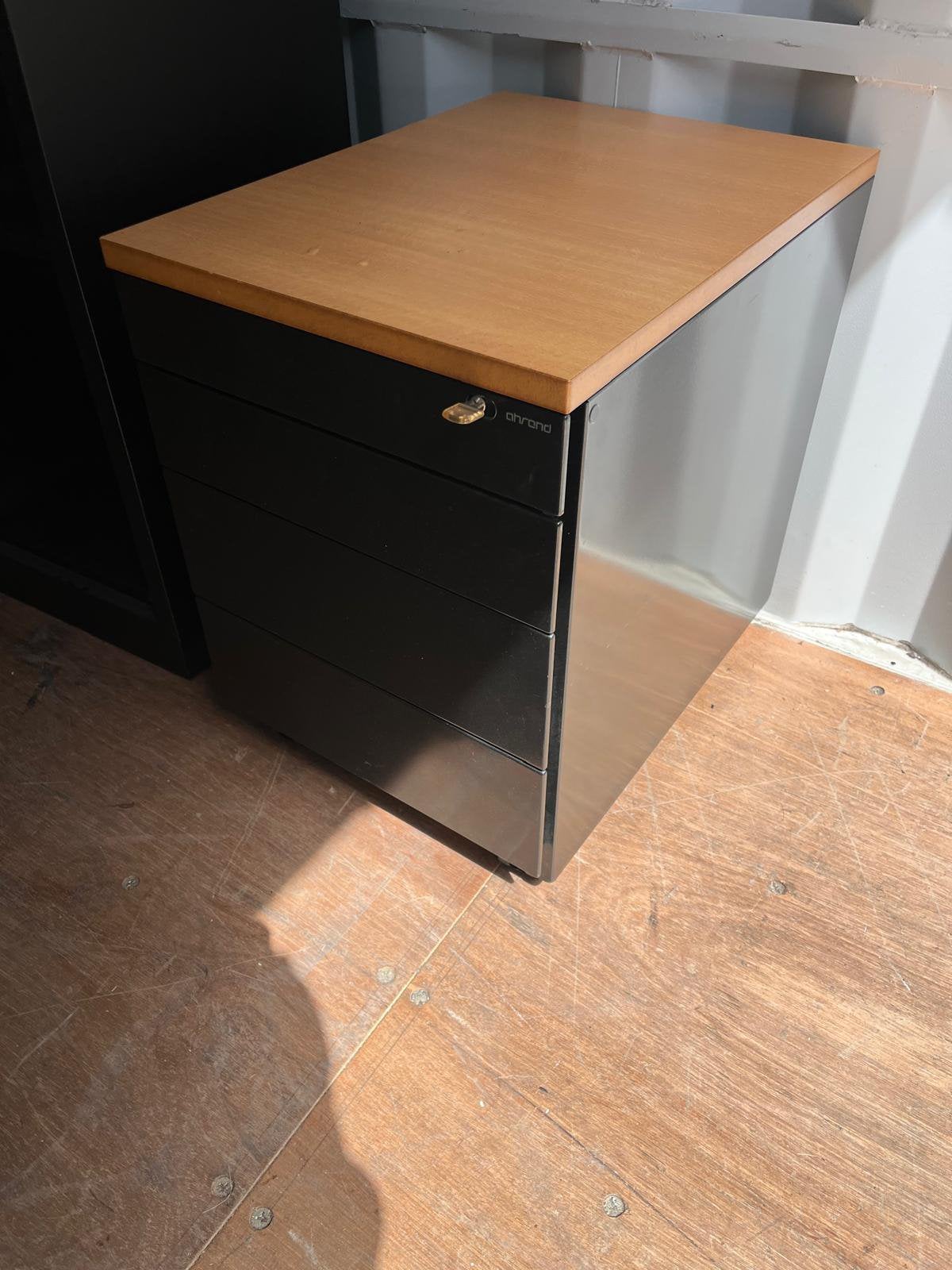 Ahrend ladeblok met sleutel, Ophalen, Minder dan 50 cm, Ahrend, Zo goed als nieuw