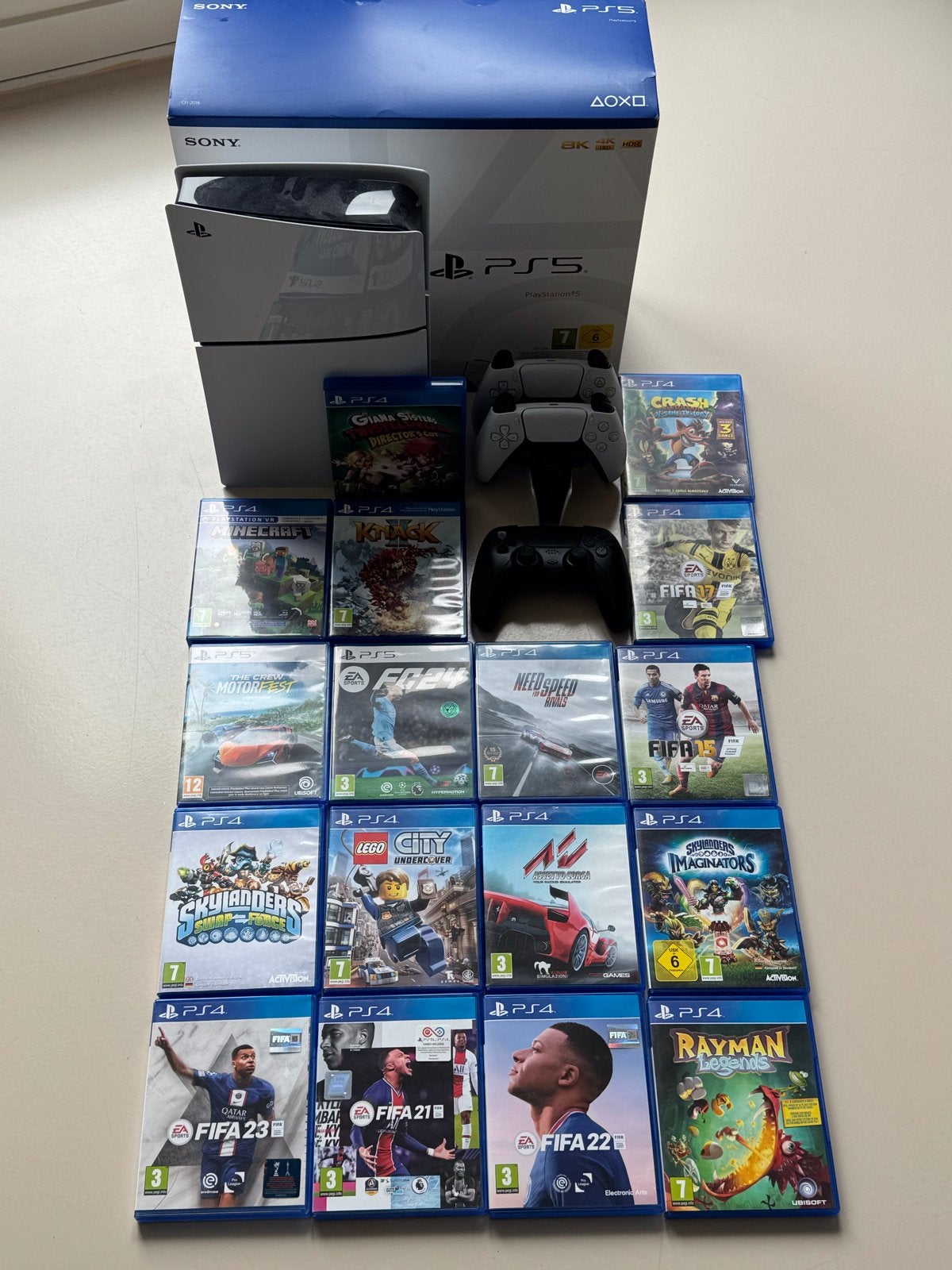 PS5 Disc Edition + 3 Controllers + 17 Games, Spelcomputers en Games, Spelcomputers | Sony PlayStation 5, Ophalen, Zo goed als nieuw
