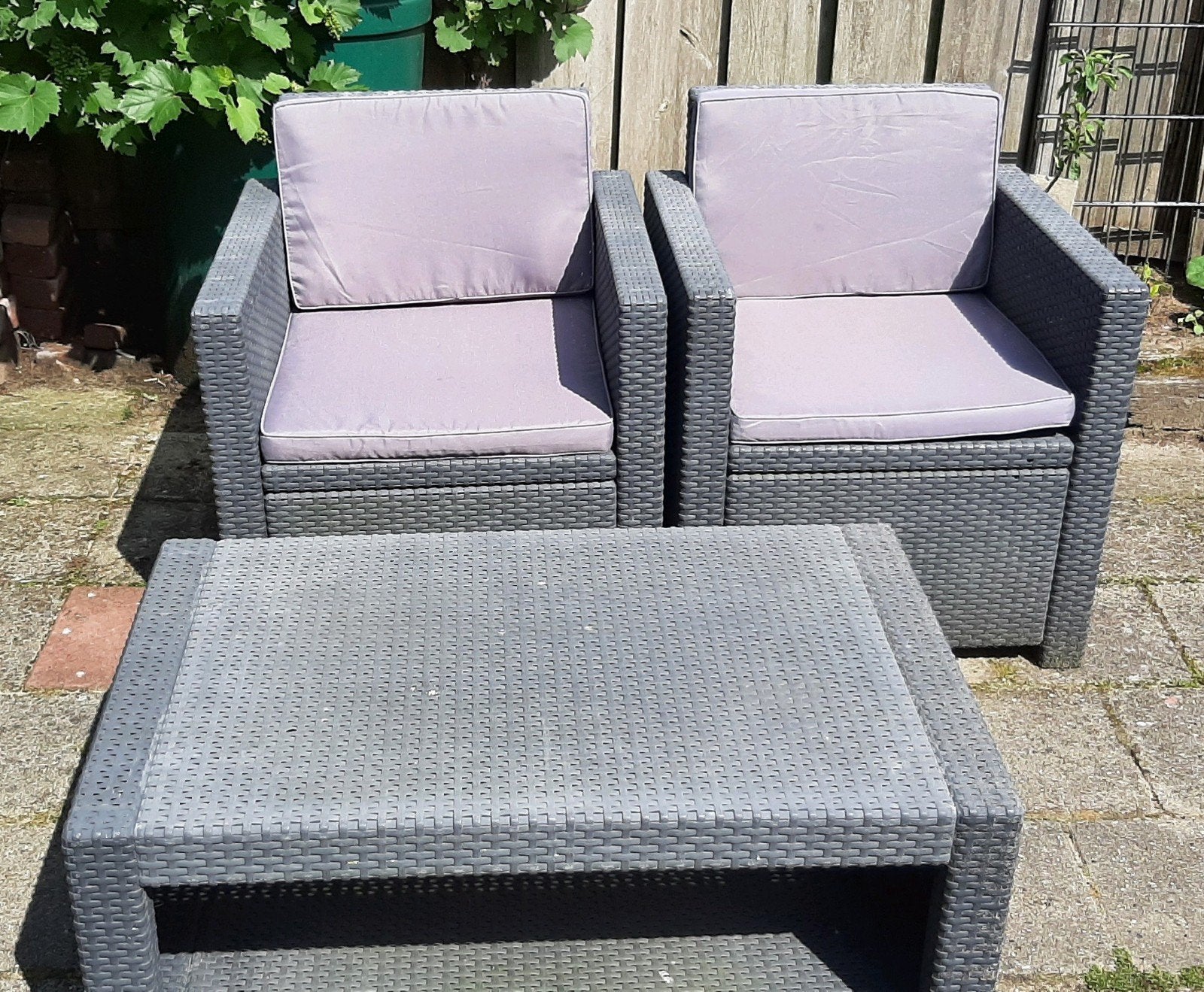 Gratis stoelen en tafeltje, Kunststof, Gebruikt, Bijzettafel, Loungeset