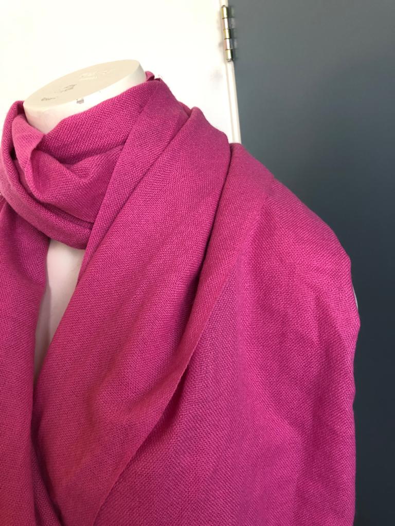 Pashmina roze effen van kleur, Ophalen of Verzenden, Zo goed als nieuw, X, Sjaal