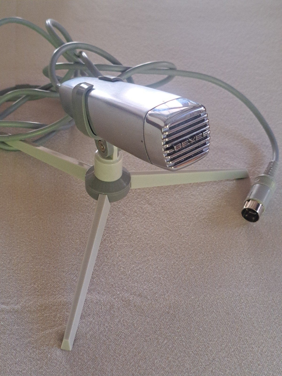 Beyerdynamic M55 vintage microfoon met tafelstatief, Muziek en Instrumenten, Microfoons, Ophalen of Verzenden, Gebruikt, Overige typen