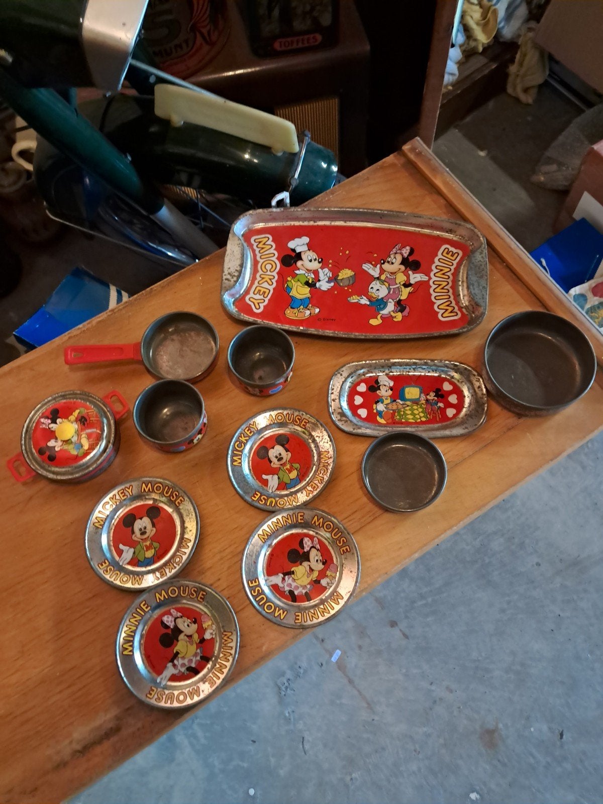 Mickey en Minnie Mouse (Walt Disney) pannen setje, Ophalen of Verzenden, Mickey Mouse, Zo goed als nieuw, Beeldje of Figuurtje