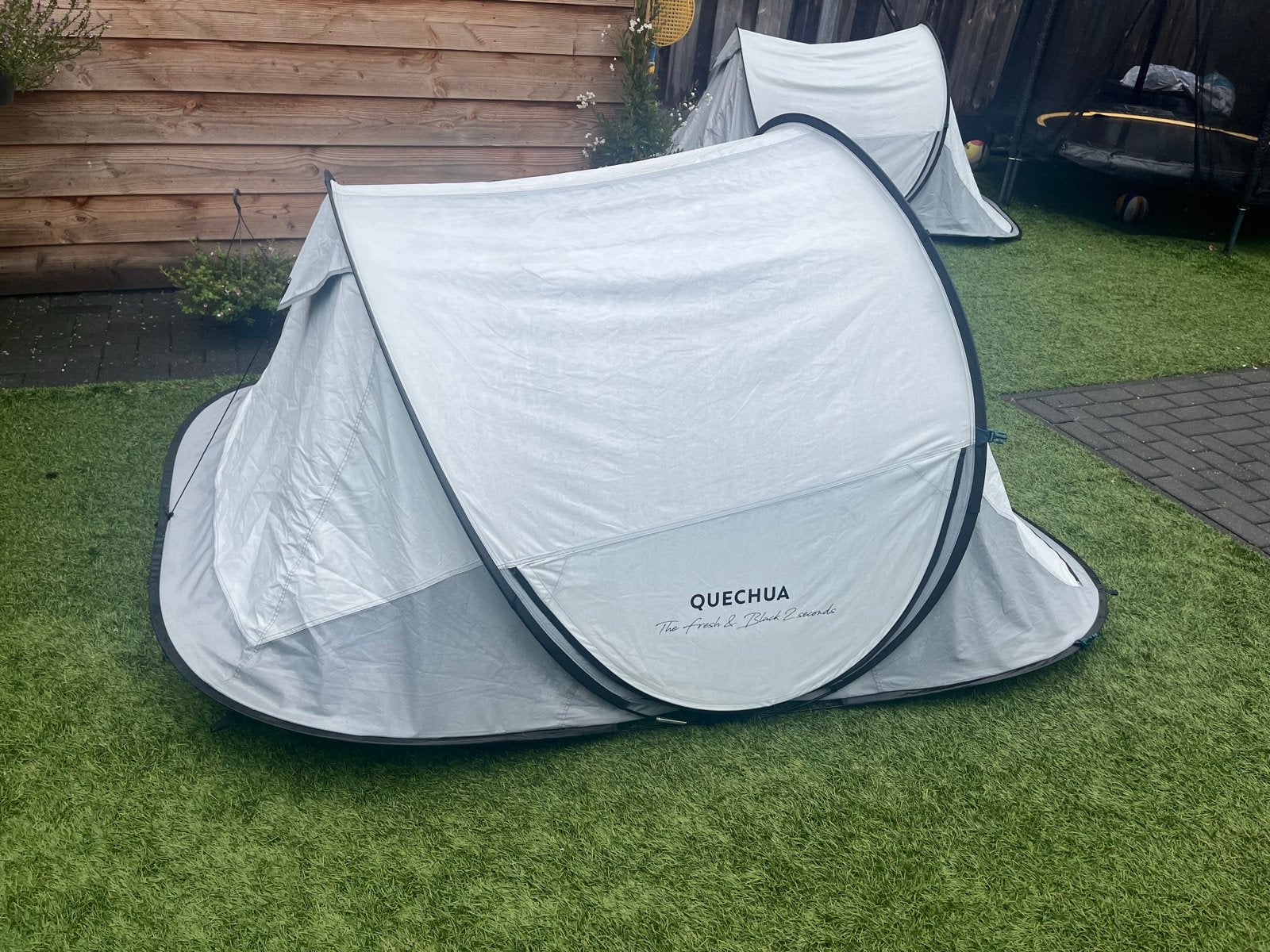 2 Quechua 2 Seconds Fresh & Black tent - 2 personen, Ophalen, Zo goed als nieuw, Tot en met 2