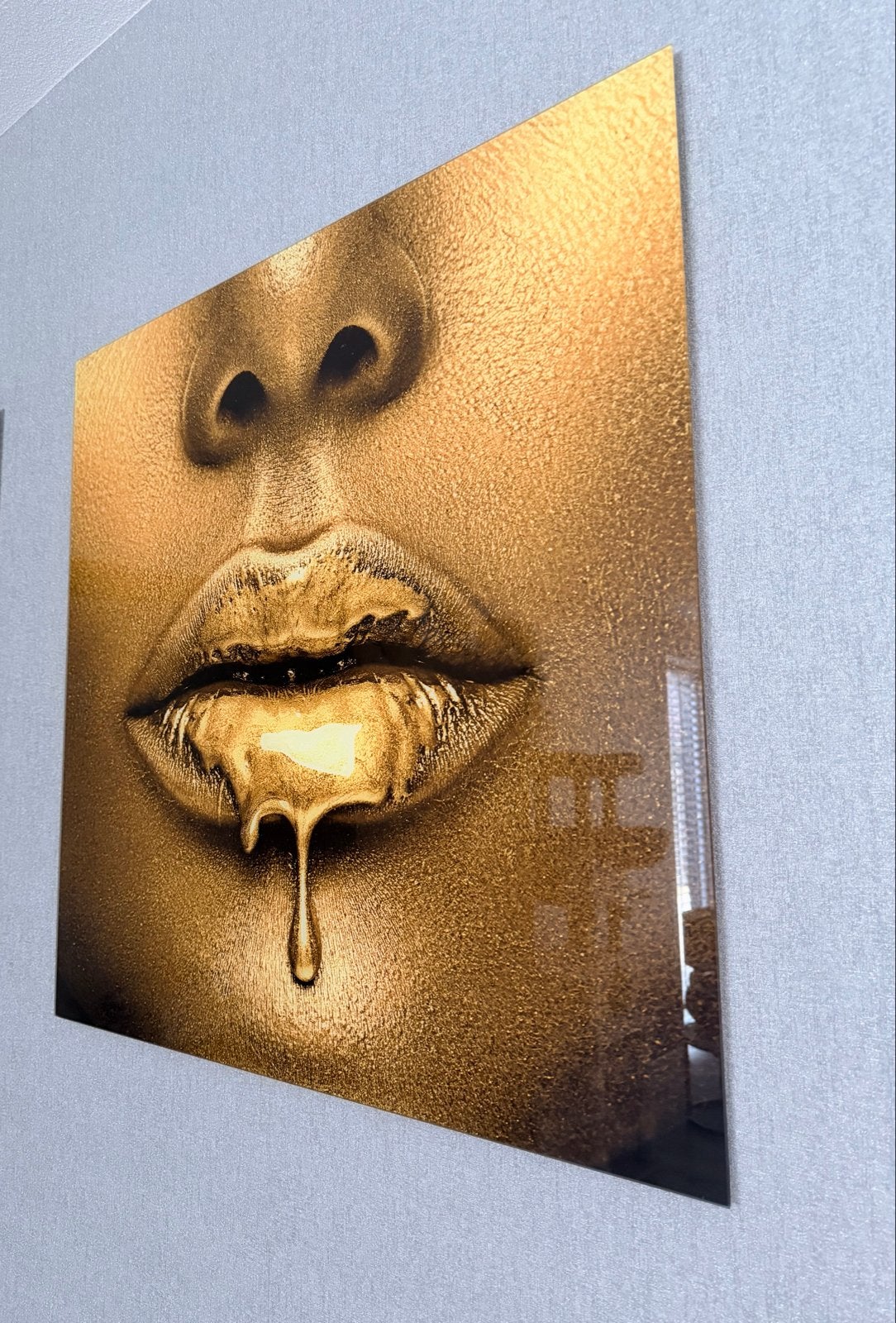 Gouden Lippen Kunstwerk - Modern en Stijlvol, Figuren, Kunststof, Print, Ophalen