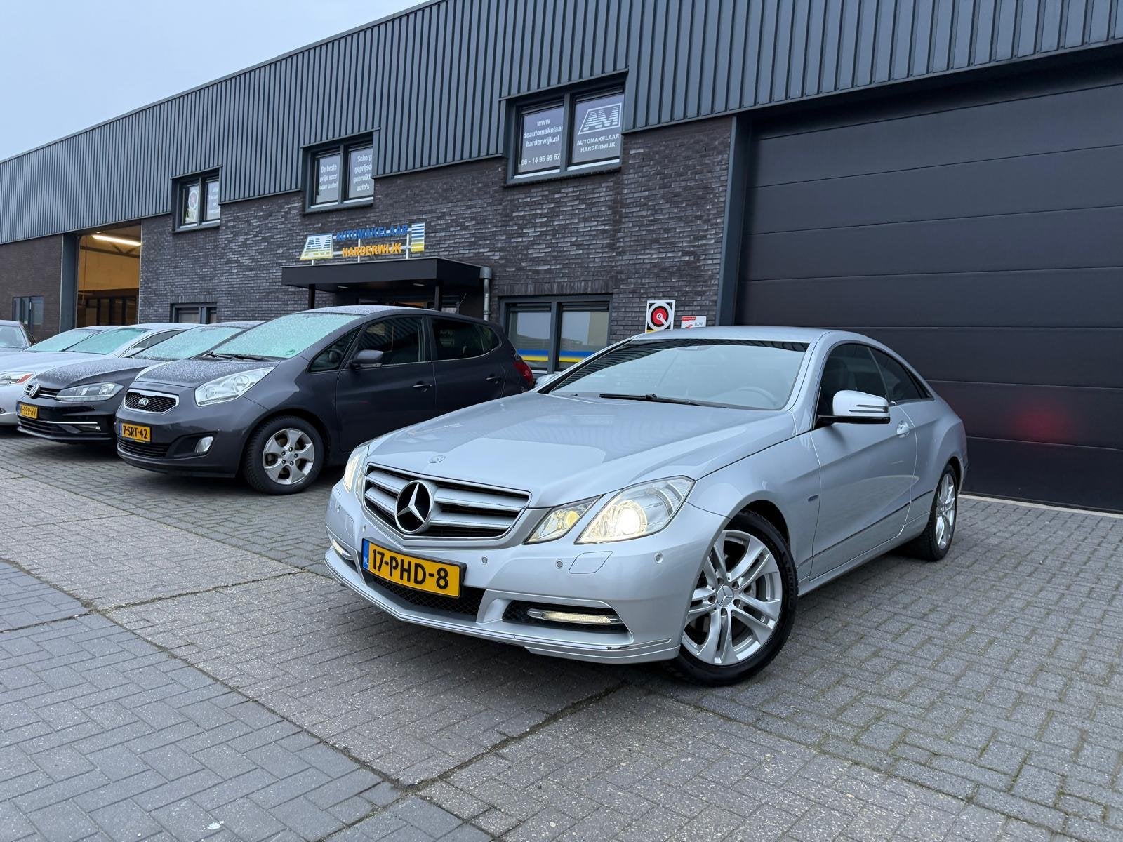 Mercedes-Benz E-Klasse Coupé 200 CGI Avantgarde | 2E EIGENA, Auto's, Achterwielaandrijving, Zwart, 4 cilinders, 4 stoelen