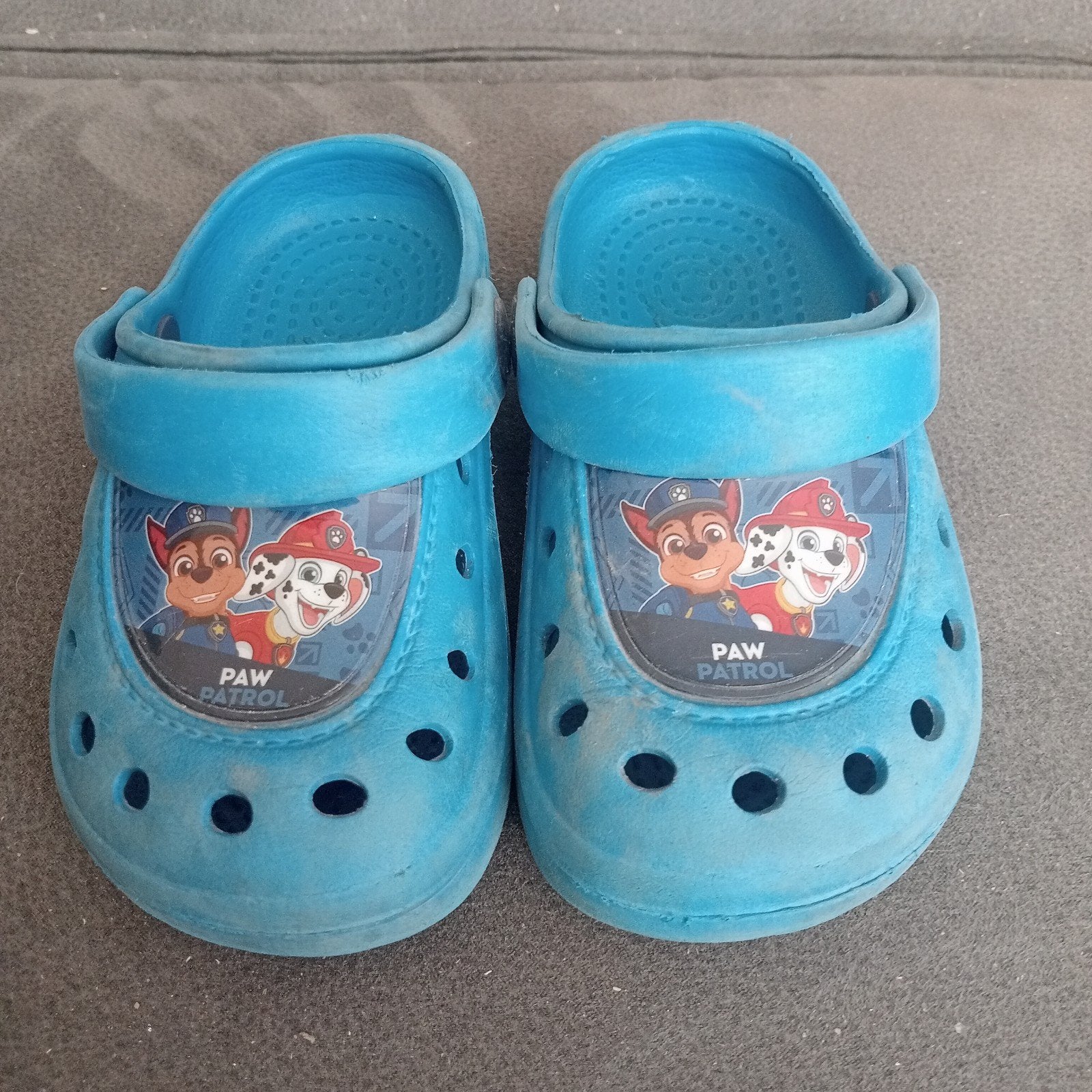 leuke licht blauwe Paw patrol crogs, Kinderen en Baby's, Ophalen, Schoentjes, Zo goed als nieuw, Paw Patrol