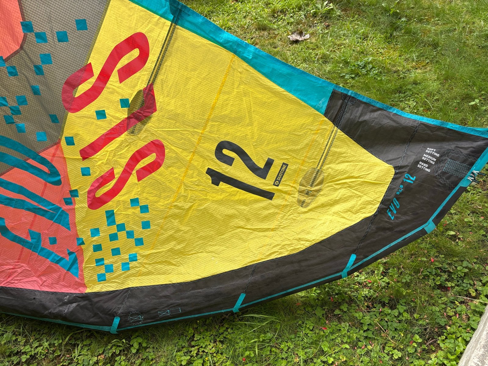 Duotone Evo SLS 2023 12m Kitesurf Kite, Ophalen, Geen board, Zo goed als nieuw, Kite