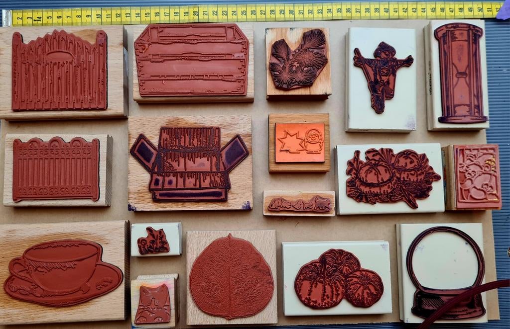 Diverse rubberen stempels op hout - Hobby & Knutselen, Ophalen of Verzenden, Houten stempel