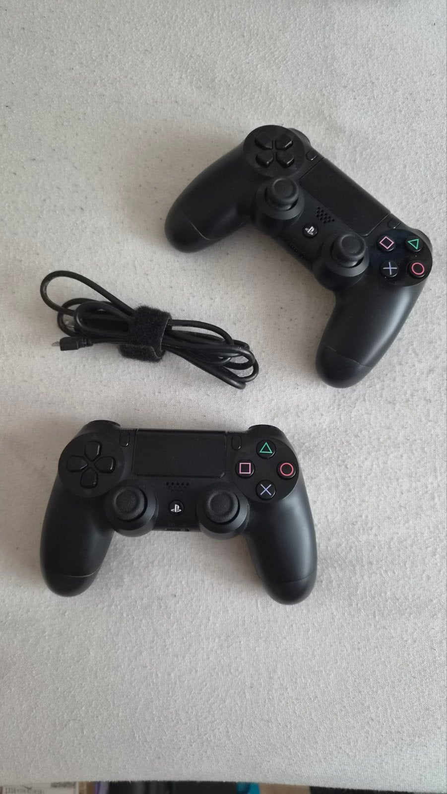 te koop weinig gebruikte PS4 controllers 2 stuks, Spelcomputers en Games, Spelcomputers | Sony PlayStation Consoles | Accessoires