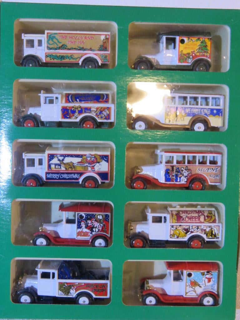 Corgi 99732 The Christmas Collection, set van 10, Ophalen of Verzenden, Zo goed als nieuw, Bus of Vrachtwagen