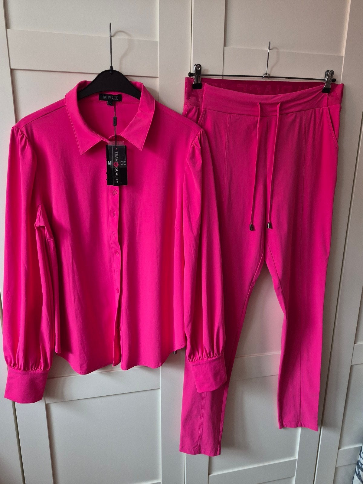 Fuchsia roze Mi Piace set XXL, Mi Piace, Maat 46/48 (XL) of groter, Nieuw, Ophalen of Verzenden