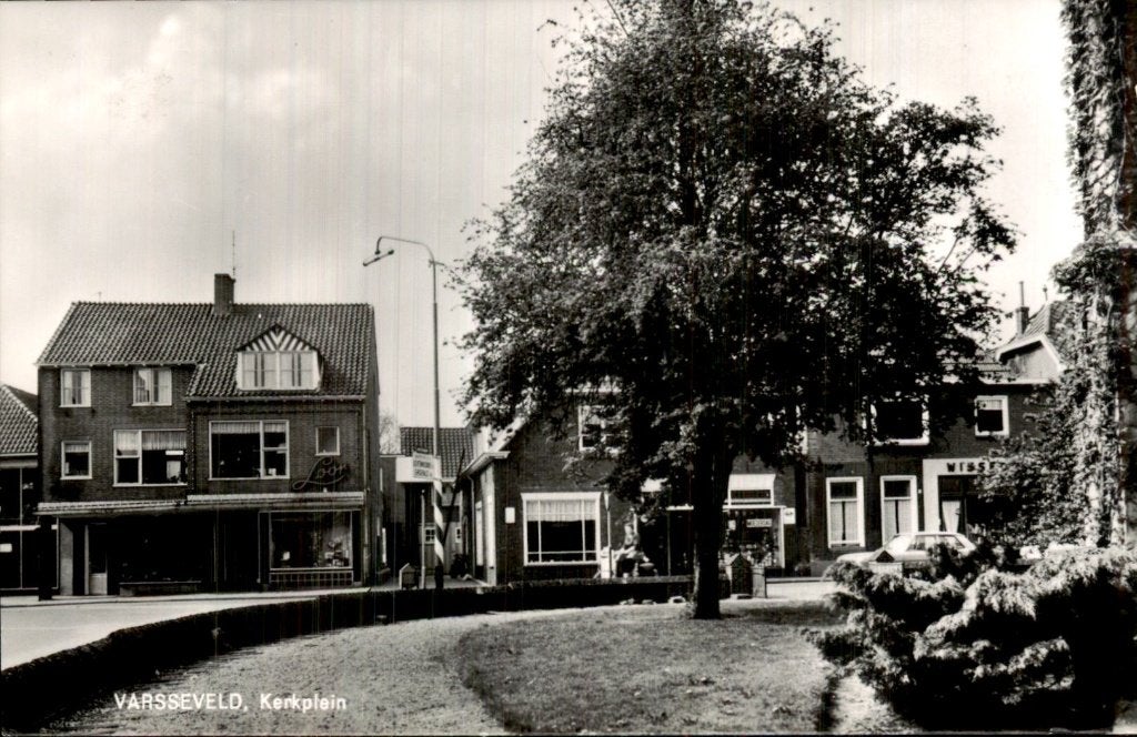 Varsseveld - Kerkplein - Gezicht, Ophalen of Verzenden, 1960 tot 1980, Ongelopen, Gelderland