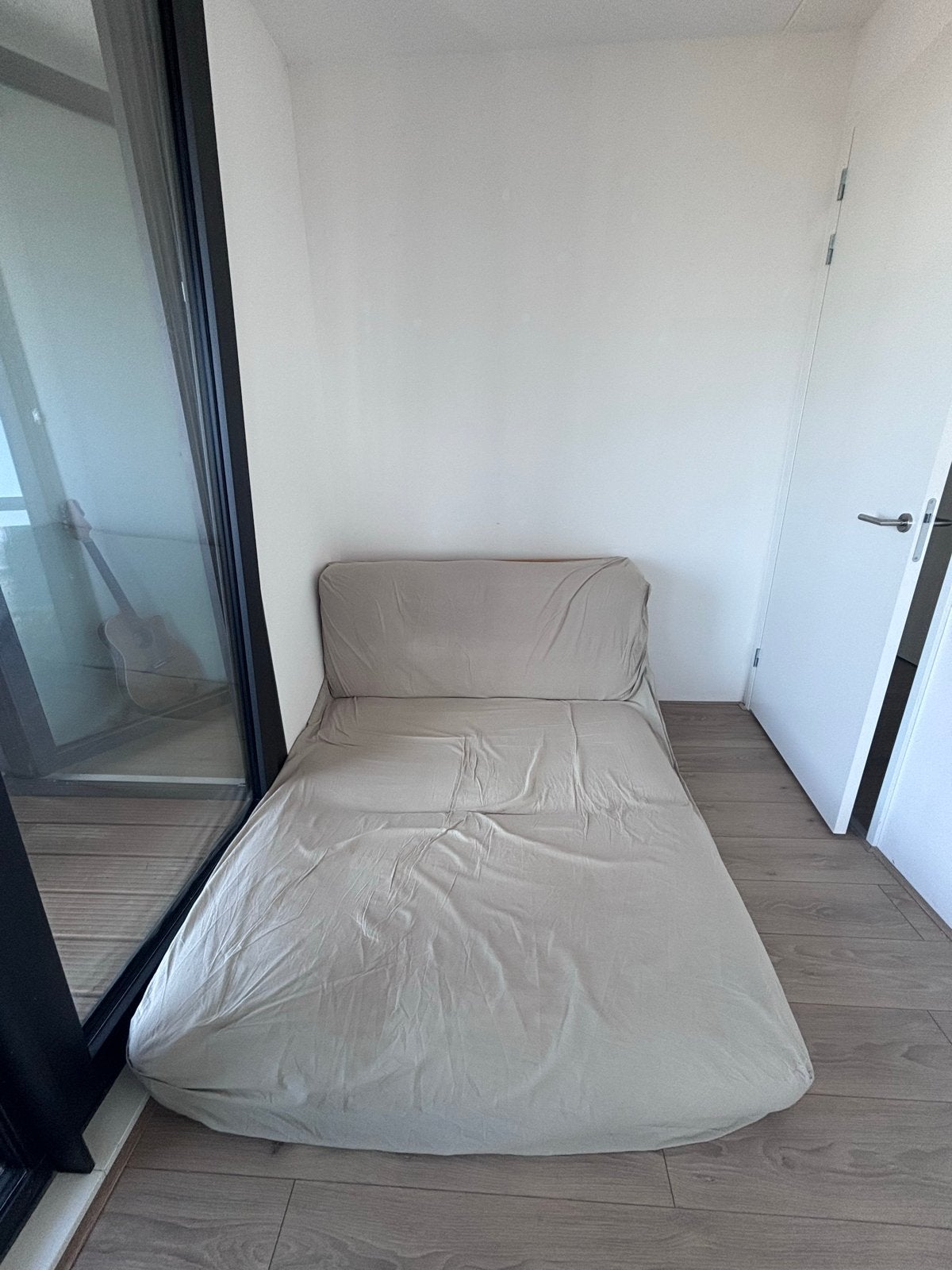 Fouton bed 140x200 - Opklapbaar tot bank, Ophalen, Beige, Tweepersoons, 140 cm