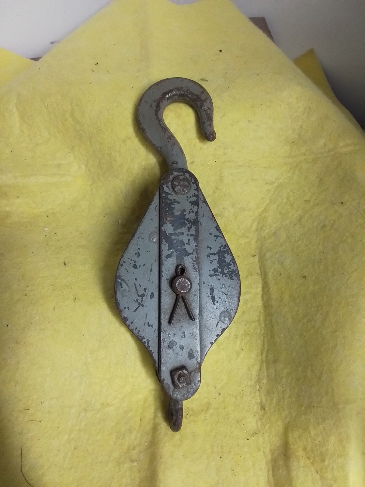15833) mooie oude stalen katrol  hoog 24cm, Ophalen of Verzenden
