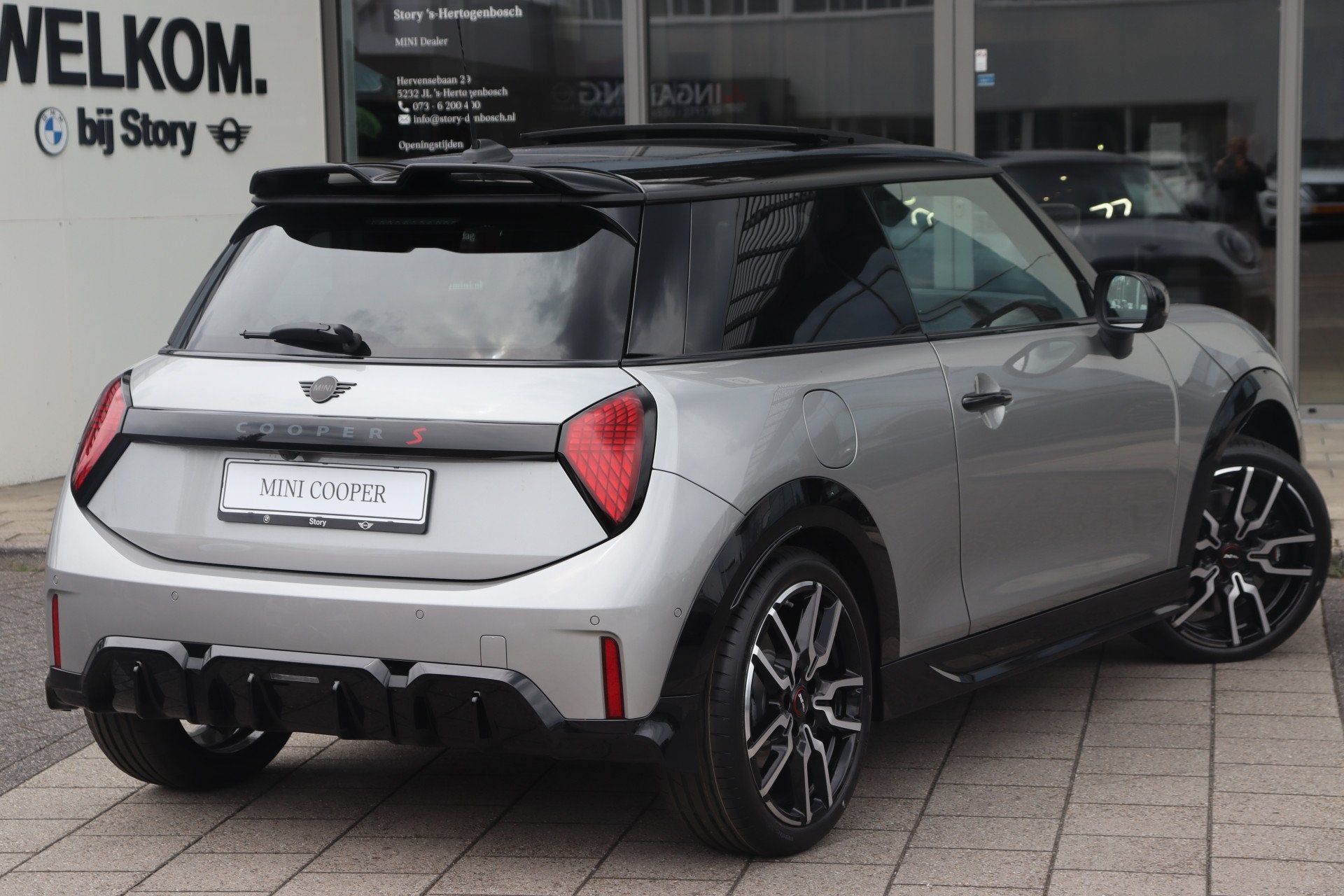 MINI Cooper S Automaat / JCW / Pakket XL / 18 inch JCW Lap S, Auto's, Mini, Stof, Elektrische stoelverstelling, 4 cilinders, 4 stoelen