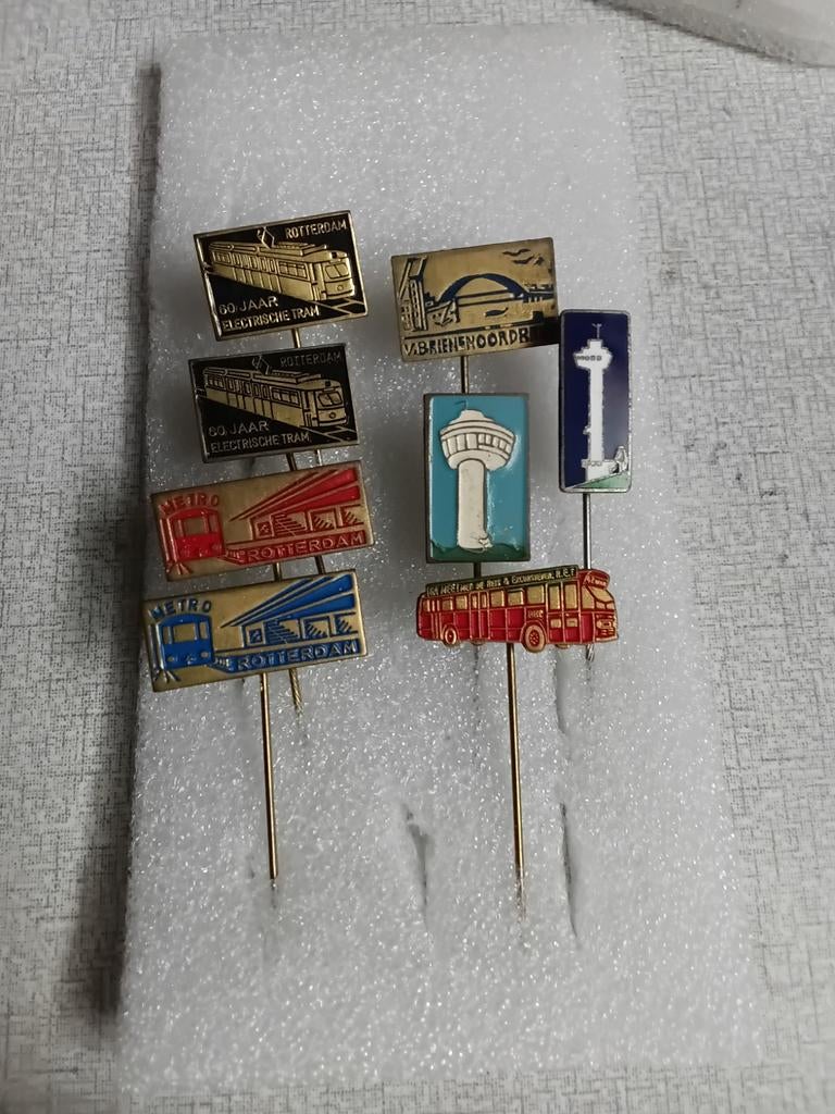 Diverse speldjes van Rotterdamse openbaar vervoer., Verzamelen, Speldjes, Pins en Buttons, Ophalen of Verzenden