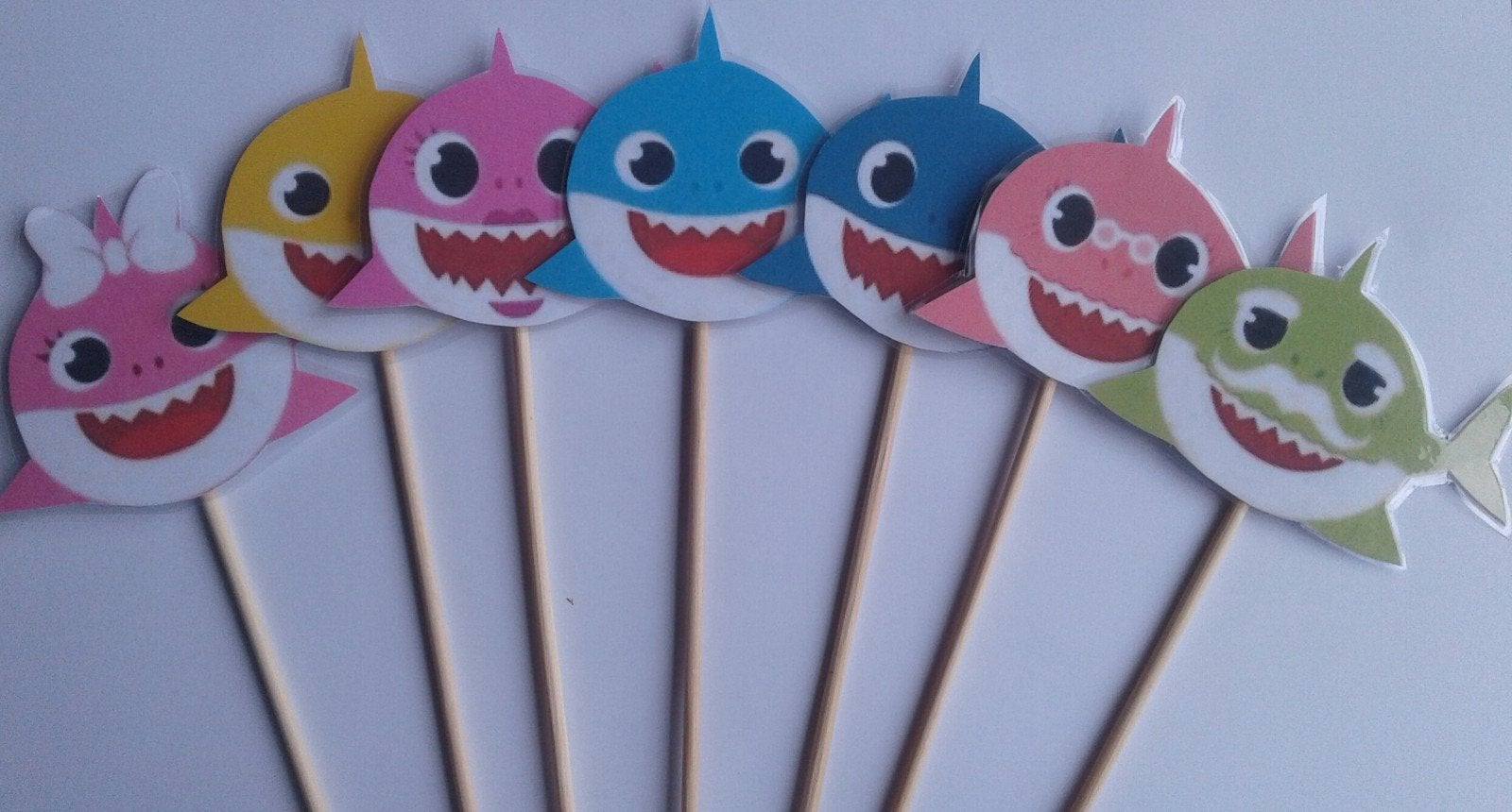 Baby Shark traktatie prikker, Ophalen of Verzenden, Nieuw, Versiering, Verjaardag