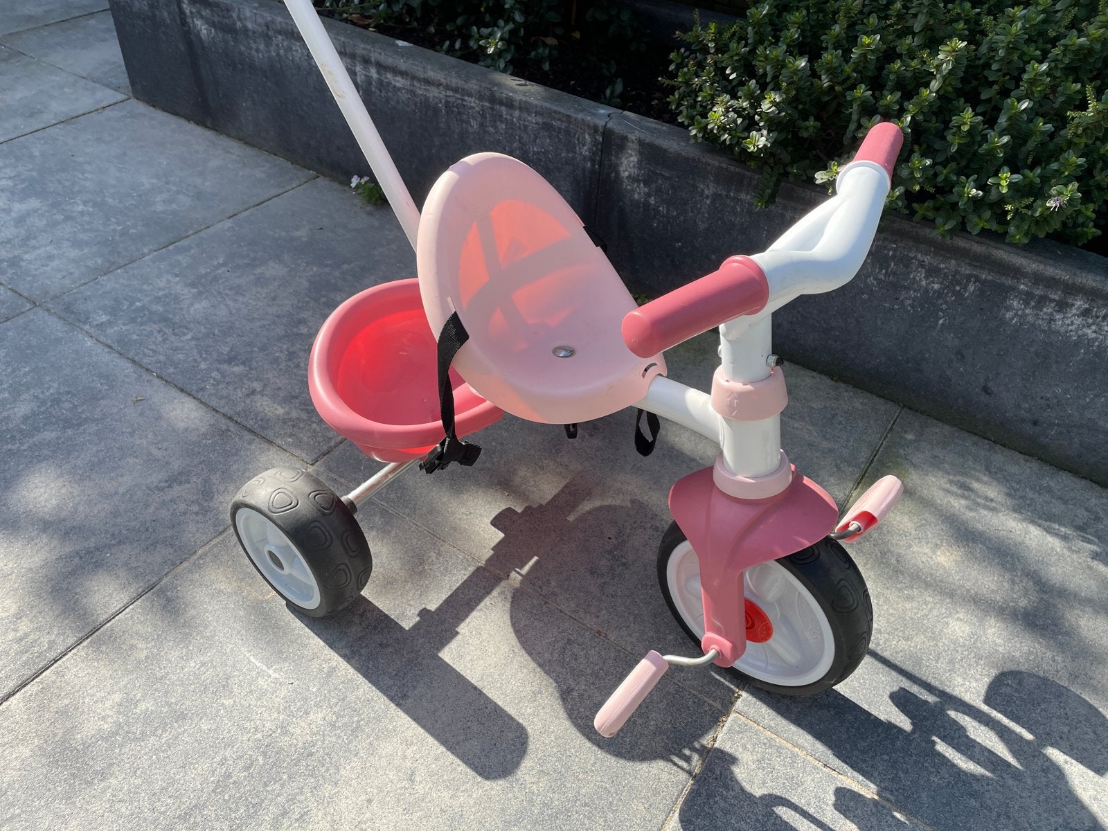 Smoby driewieler roze met duwstang, Fietsen en Brommers, Ophalen, Zo goed als nieuw, Duwstang