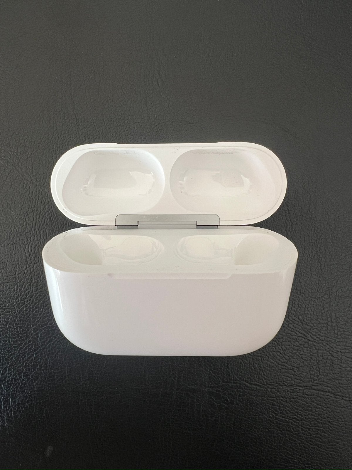 Airpods Pro 3 Case Origineel | Alleen Oplaadcase, Telecommunicatie, Mobiele telefoons | Oordopjes, Ophalen of Verzenden, Zo goed als nieuw