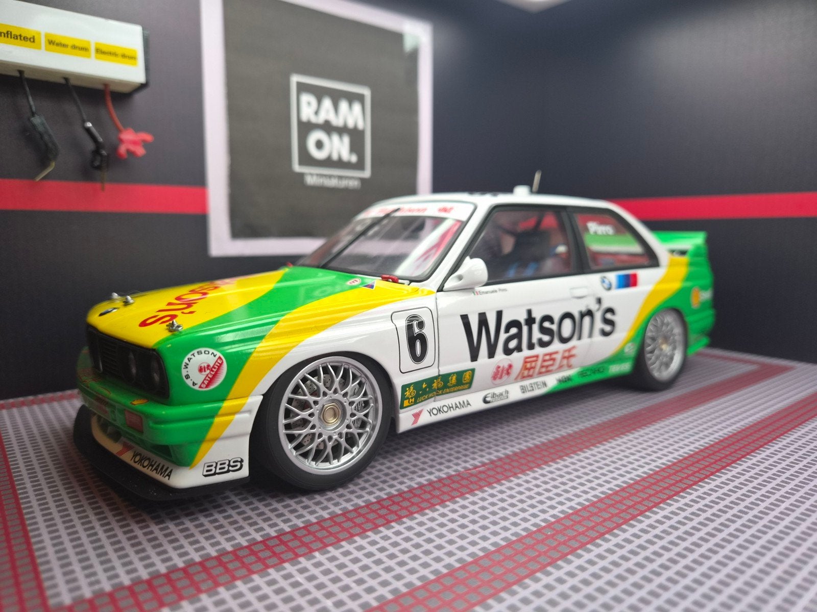1/18 BMW E30 M3 Macau Grand Prix Pirro Watson's, Ophalen of Verzenden, Zo goed als nieuw, Auto, Autoart