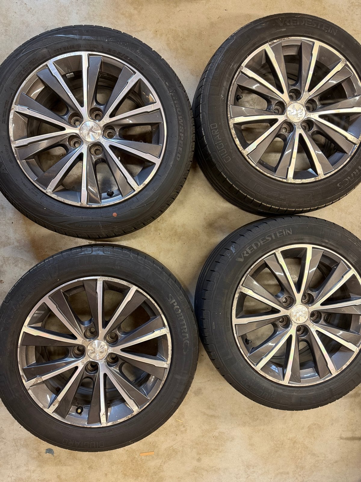 Set van 4 Peugeot velgen Vredestein Sportrac 5 banden, Ophalen of Verzenden, Gebruikt