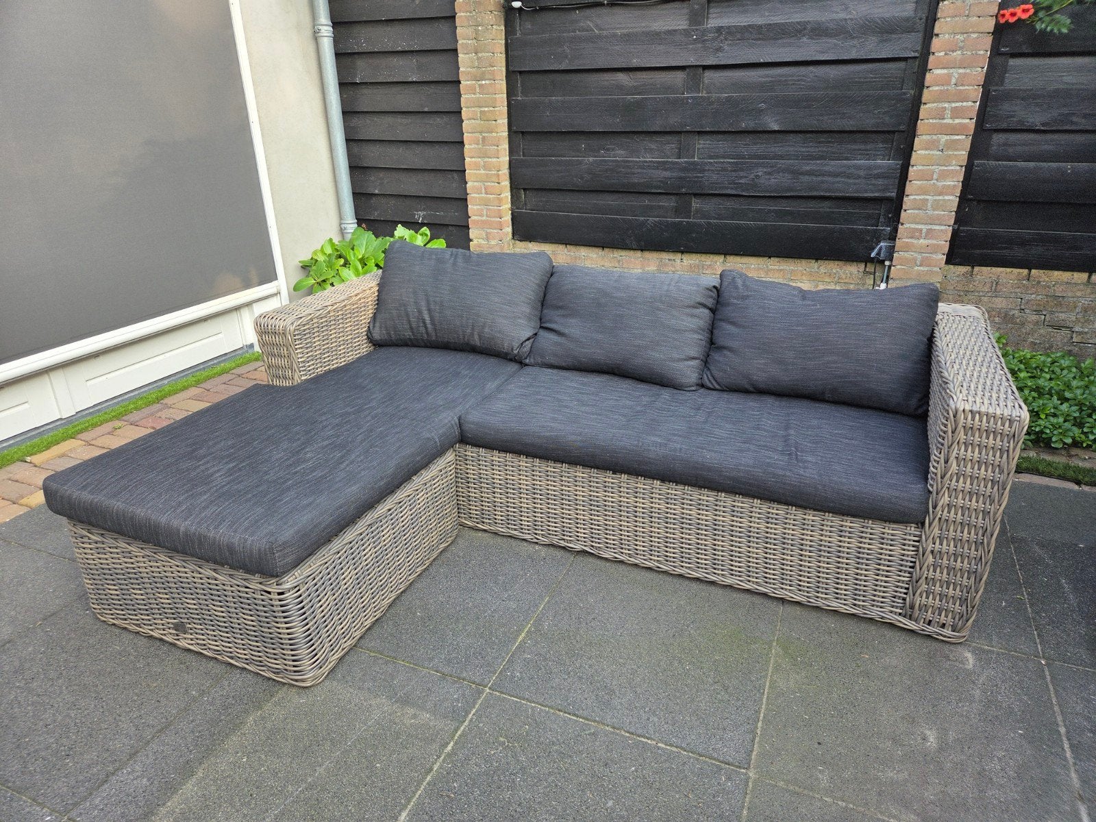 loungebank, Ophalen, Kunststof, Gebruikt, 3 zitplaatsen