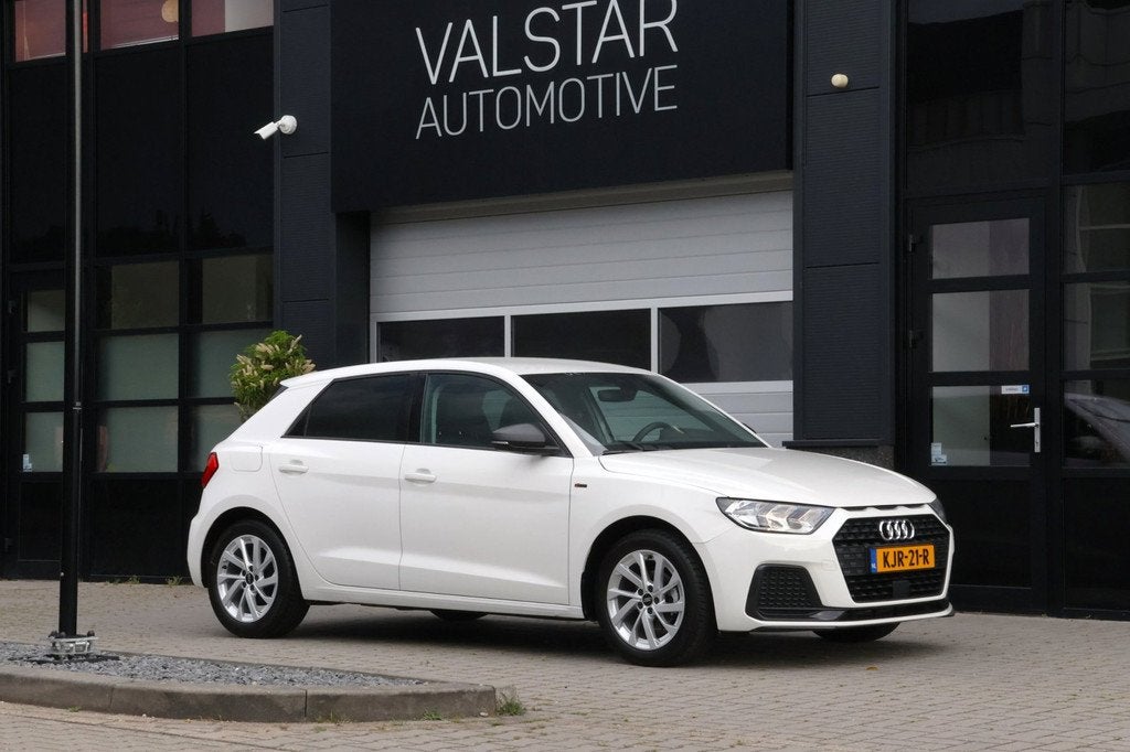 Audi A1 1.0 TFSI Sport | Automaat | Als nieuw!, Auto's, Audi, Stof, Zwart, 95 pk, Wit