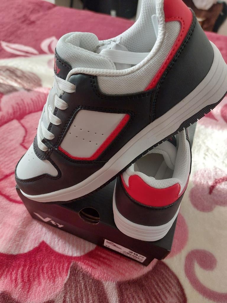 Nieuwe Nike en Vty schoenen - diverse maten, Ophalen of Verzenden