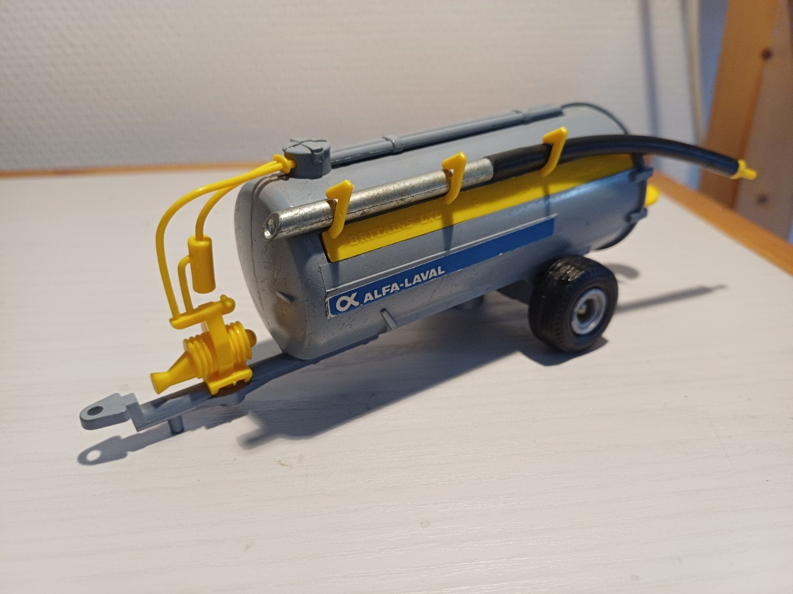 Britains Alfa Laval giertank, Ophalen of Verzenden, Zo goed als nieuw, Tractor of Landbouw, Britains