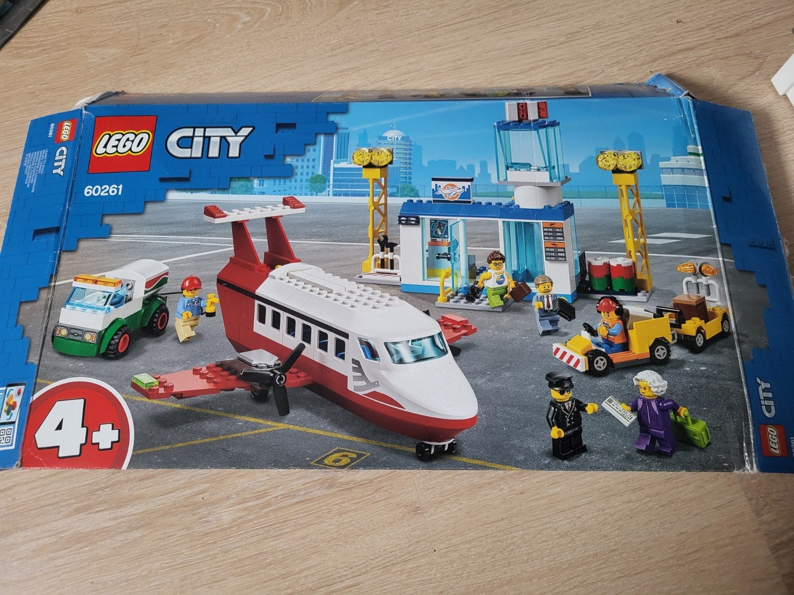 LEGO City Vliegveld Passagiersvliegtuig 60261, Ophalen of Verzenden, Zo goed als nieuw